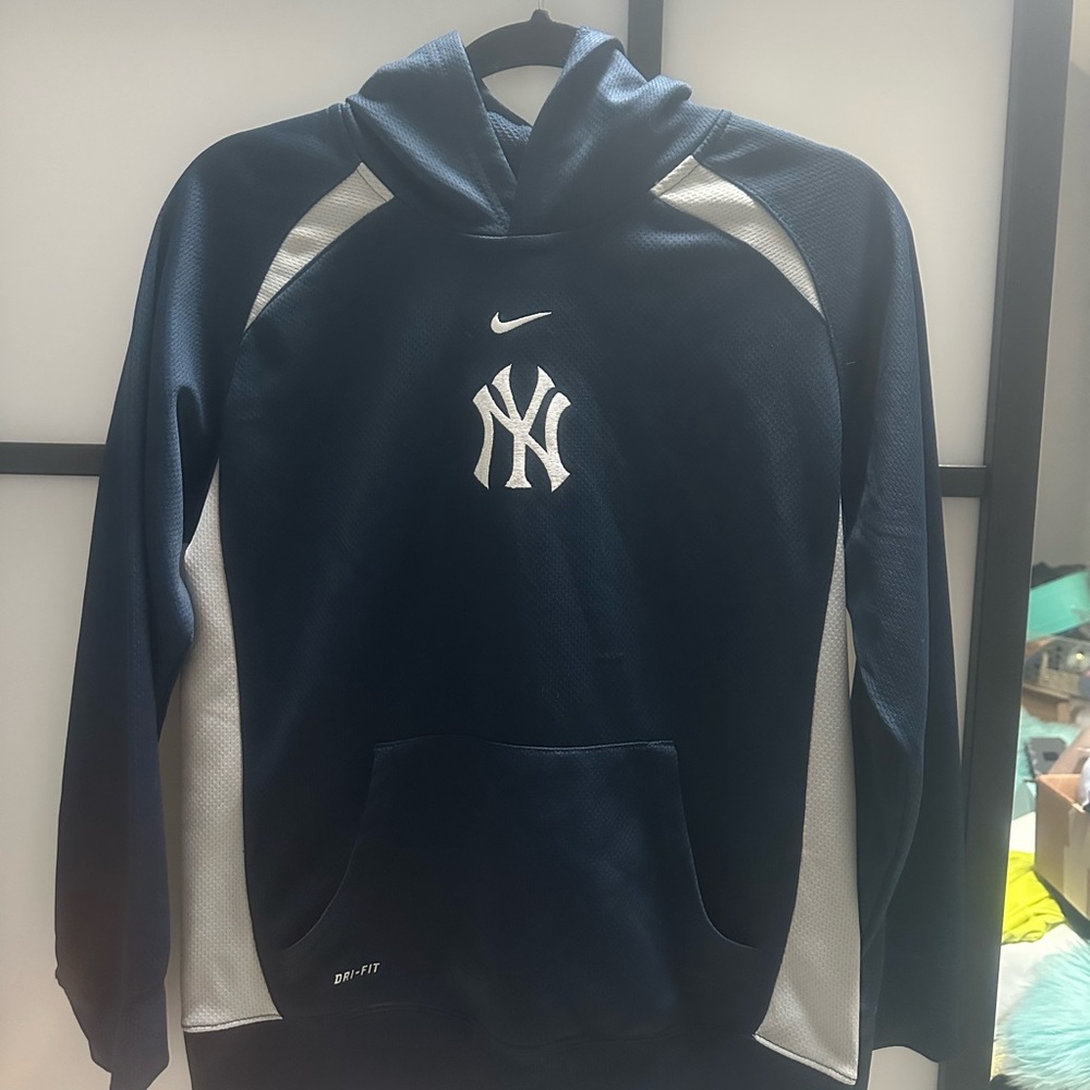 NY Yankees Navy Hoodie runs small Medium 12/14